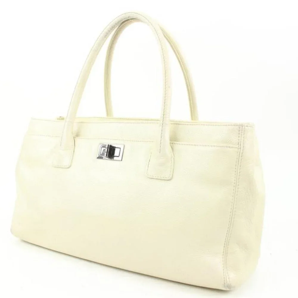 Chanel Cream Caviar Leather Cerf Reissue Tote bag 9ck216s